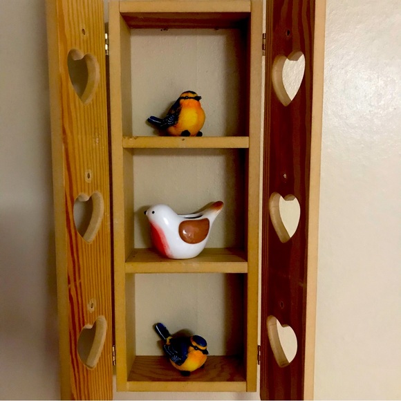 Vintage Knick Knack Heart Cabinet Wall Shelf Hanging With Cabinet Doors - Picture 5 of 8